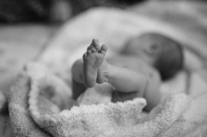 The tiny feet of newborn baby Aria.